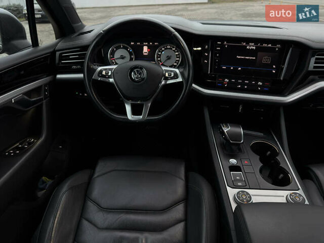 Сірий Фольксваген Туарег, об'ємом двигуна 3 л та пробігом 278 тис. км за 33700 $, фото 58 на Automoto.ua