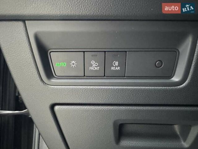 Серый Фольксваген Туарег, объемом двигателя 3 л и пробегом 246 тыс. км за 41750 $, фото 19 на Automoto.ua