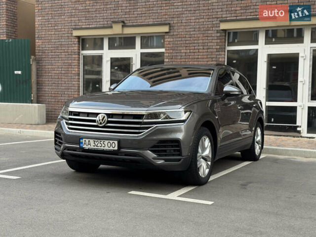 Сірий Фольксваген Туарег, об'ємом двигуна 3 л та пробігом 253 тис. км за 32900 $, фото 1 на Automoto.ua