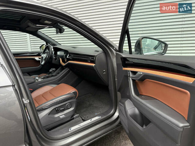 Серый Фольксваген Туарег, объемом двигателя 3 л и пробегом 85 тыс. км за 56500 $, фото 42 на Automoto.ua