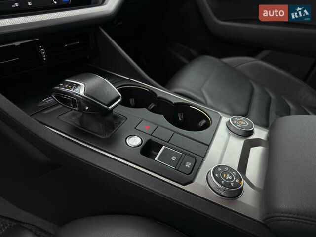 Сірий Фольксваген Туарег, об'ємом двигуна 3 л та пробігом 278 тис. км за 33700 $, фото 43 на Automoto.ua