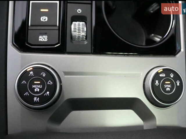 Серый Фольксваген Туарег, объемом двигателя 2.97 л и пробегом 130 тыс. км за 48900 $, фото 4 на Automoto.ua