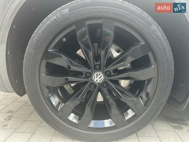 Серый Фольксваген Туарег, объемом двигателя 2.97 л и пробегом 166 тыс. км за 53000 $, фото 7 на Automoto.ua