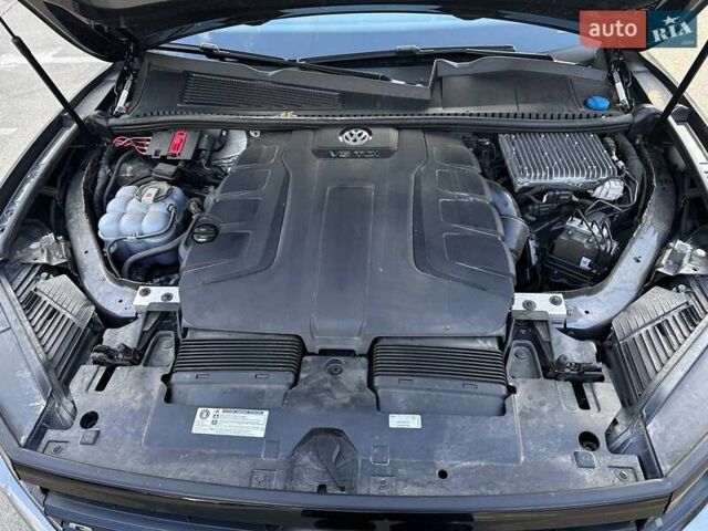 Сірий Фольксваген Туарег, об'ємом двигуна 3.96 л та пробігом 140 тис. км за 58000 $, фото 19 на Automoto.ua