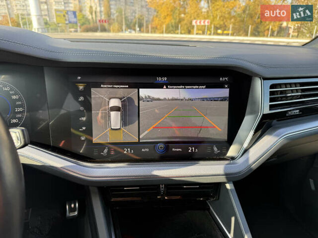 Серый Фольксваген Туарег, объемом двигателя 2.97 л и пробегом 214 тыс. км за 46700 $, фото 22 на Automoto.ua