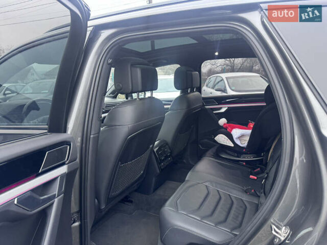 Серый Фольксваген Туарег, объемом двигателя 2.97 л и пробегом 155 тыс. км за 54500 $, фото 22 на Automoto.ua