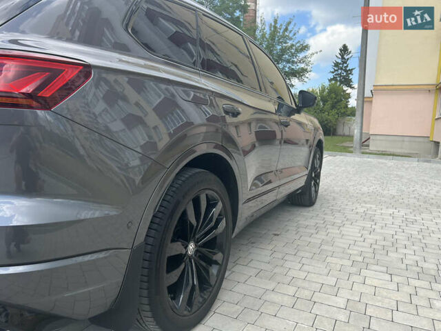 Серый Фольксваген Туарег, объемом двигателя 2.97 л и пробегом 166 тыс. км за 53000 $, фото 15 на Automoto.ua