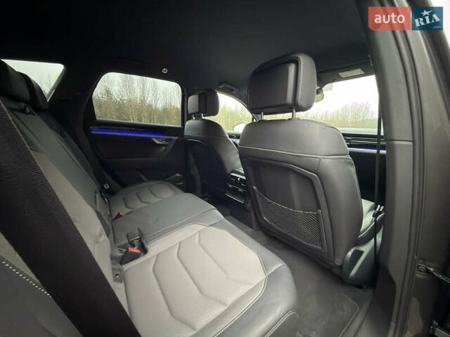 Сірий Фольксваген Туарег, об'ємом двигуна 3 л та пробігом 45 тис. км за 59999 $, фото 81 на Automoto.ua