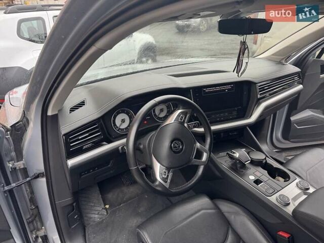 Сірий Фольксваген Туарег, об'ємом двигуна 3 л та пробігом 67 тис. км за 44000 $, фото 3 на Automoto.ua