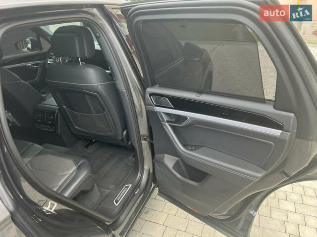 Серый Фольксваген Туарег, объемом двигателя 2.97 л и пробегом 166 тыс. км за 53000 $, фото 11 на Automoto.ua