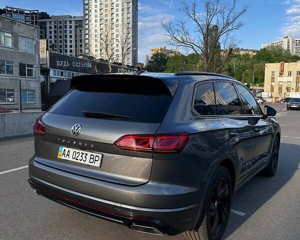 Сірий Фольксваген Туарег, об'ємом двигуна 3.96 л та пробігом 140 тис. км за 58000 $, фото 3 на Automoto.ua