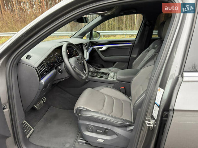 Сірий Фольксваген Туарег, об'ємом двигуна 3 л та пробігом 45 тис. км за 59999 $, фото 59 на Automoto.ua