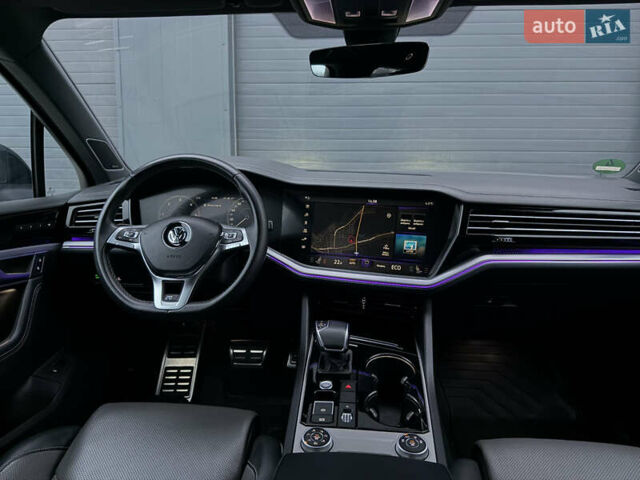 Сірий Фольксваген Туарег, об'ємом двигуна 3 л та пробігом 182 тис. км за 46000 $, фото 75 на Automoto.ua