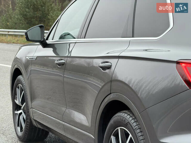 Сірий Фольксваген Туарег, об'ємом двигуна 3 л та пробігом 45 тис. км за 59999 $, фото 38 на Automoto.ua