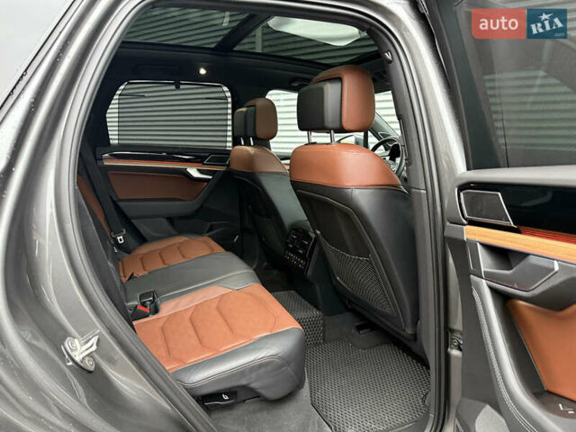 Серый Фольксваген Туарег, объемом двигателя 3 л и пробегом 85 тыс. км за 56500 $, фото 49 на Automoto.ua