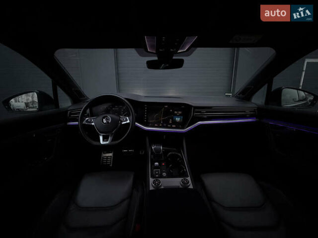 Сірий Фольксваген Туарег, об'ємом двигуна 3 л та пробігом 182 тис. км за 46000 $, фото 76 на Automoto.ua