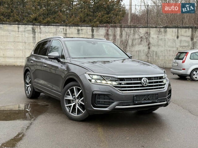 Серый Фольксваген Туарег, объемом двигателя 3 л и пробегом 85 тыс. км за 56500 $, фото 2 на Automoto.ua