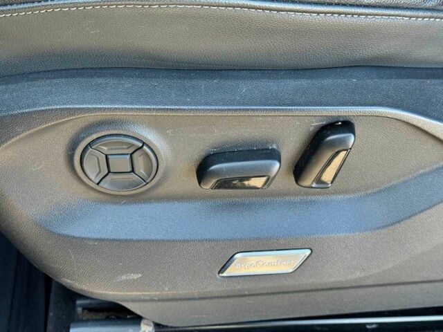 Сірий Фольксваген Туарег, об'ємом двигуна 3 л та пробігом 80 тис. км за 42000 $, фото 7 на Automoto.ua