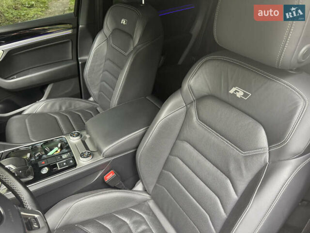 Серый Фольксваген Туарег, объемом двигателя 2.97 л и пробегом 128 тыс. км за 57500 $, фото 4 на Automoto.ua