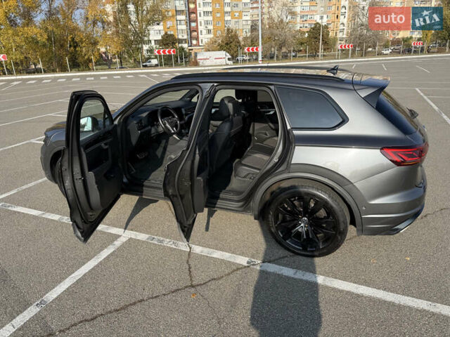 Серый Фольксваген Туарег, объемом двигателя 2.97 л и пробегом 214 тыс. км за 46700 $, фото 16 на Automoto.ua