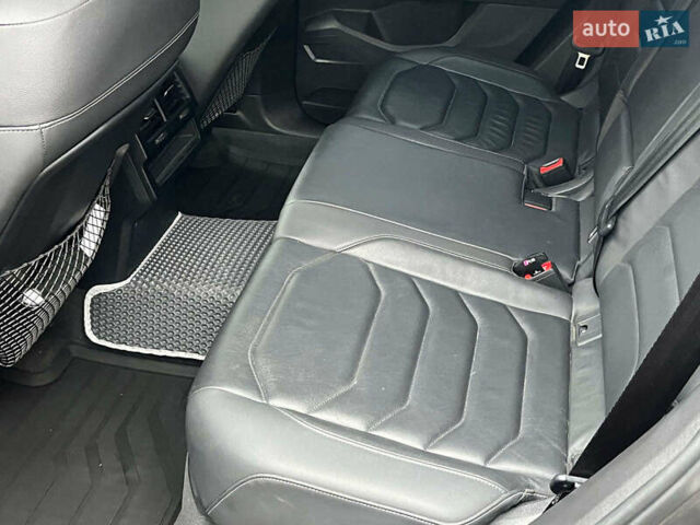 Серый Фольксваген Туарег, объемом двигателя 3.6 л и пробегом 117 тыс. км за 39990 $, фото 31 на Automoto.ua