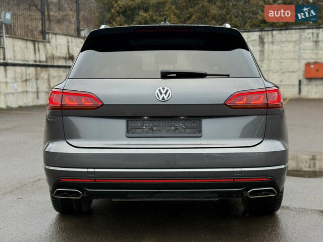 Серый Фольксваген Туарег, объемом двигателя 3 л и пробегом 85 тыс. км за 56500 $, фото 19 на Automoto.ua