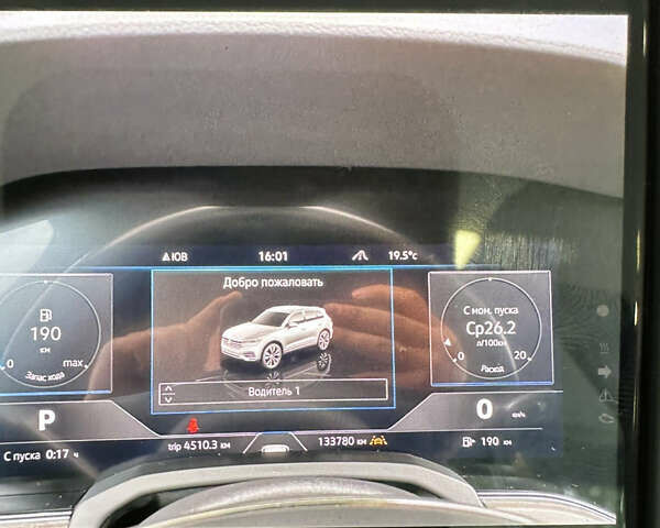 Серый Фольксваген Туарег, объемом двигателя 2.97 л и пробегом 135 тыс. км за 52000 $, фото 1 на Automoto.ua