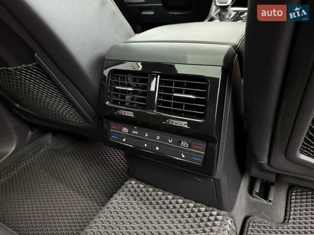 Серый Фольксваген Туарег, объемом двигателя 3 л и пробегом 85 тыс. км за 56500 $, фото 54 на Automoto.ua