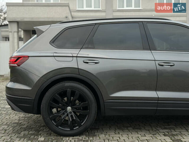 Сірий Фольксваген Туарег, об'ємом двигуна 3 л та пробігом 278 тис. км за 33700 $, фото 25 на Automoto.ua