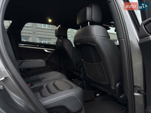 Сірий Фольксваген Туарег, об'ємом двигуна 3 л та пробігом 278 тис. км за 33700 $, фото 54 на Automoto.ua