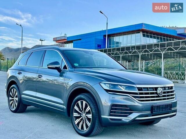 Сірий Фольксваген Туарег, об'ємом двигуна 3 л та пробігом 160 тис. км за 45800 $, фото 3 на Automoto.ua
