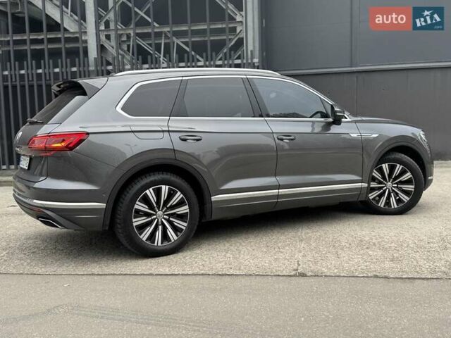 Серый Фольксваген Туарег, объемом двигателя 3 л и пробегом 246 тыс. км за 41750 $, фото 50 на Automoto.ua