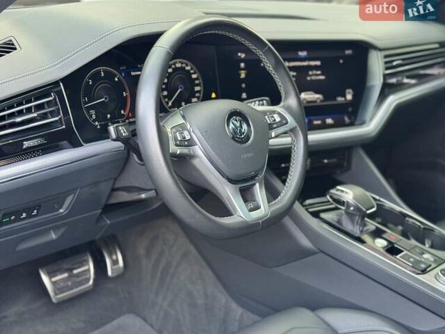Серый Фольксваген Туарег, объемом двигателя 2.97 л и пробегом 142 тыс. км за 49700 $, фото 12 на Automoto.ua