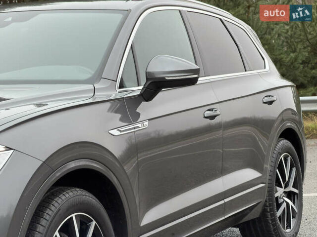 Сірий Фольксваген Туарег, об'ємом двигуна 3 л та пробігом 45 тис. км за 59999 $, фото 37 на Automoto.ua
