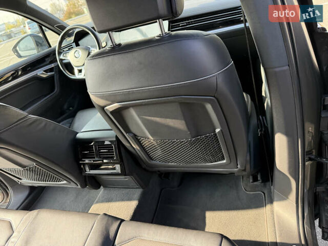 Серый Фольксваген Туарег, объемом двигателя 2.97 л и пробегом 214 тыс. км за 46700 $, фото 5 на Automoto.ua