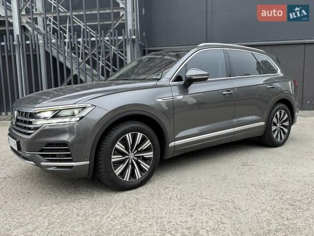 Серый Фольксваген Туарег, объемом двигателя 3 л и пробегом 246 тыс. км за 41750 $, фото 54 на Automoto.ua