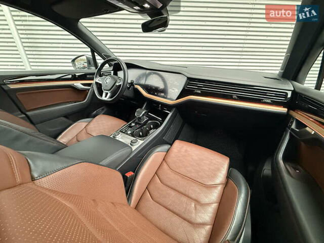 Серый Фольксваген Туарег, объемом двигателя 3 л и пробегом 85 тыс. км за 56500 $, фото 52 на Automoto.ua