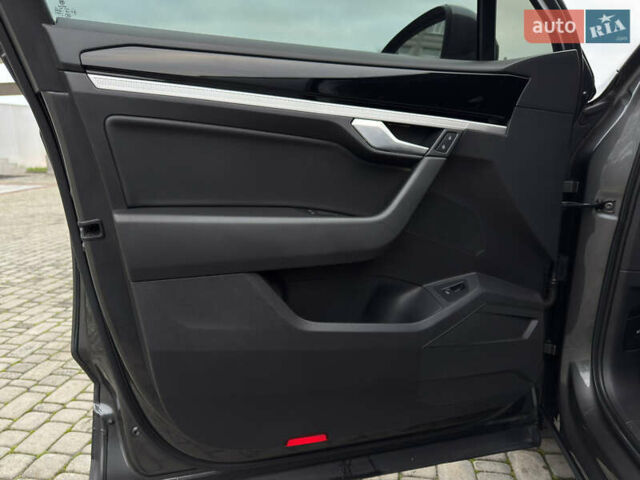 Сірий Фольксваген Туарег, об'ємом двигуна 3 л та пробігом 278 тис. км за 33700 $, фото 38 на Automoto.ua