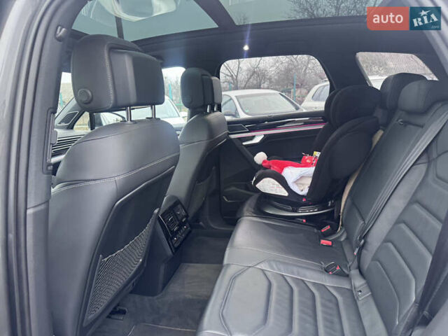 Серый Фольксваген Туарег, объемом двигателя 2.97 л и пробегом 155 тыс. км за 54500 $, фото 23 на Automoto.ua