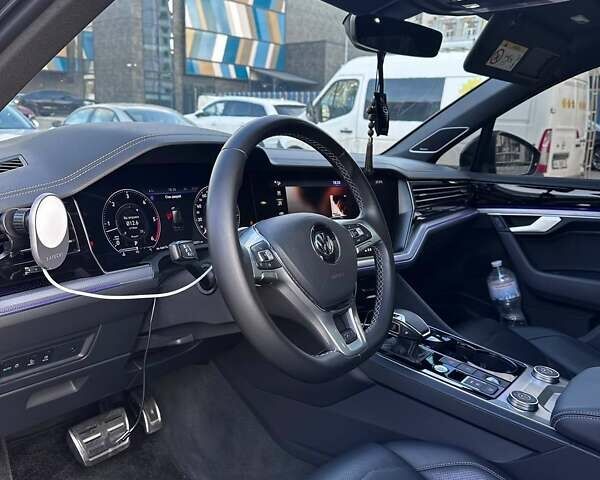 Сірий Фольксваген Туарег, об'ємом двигуна 3.96 л та пробігом 140 тис. км за 58000 $, фото 5 на Automoto.ua