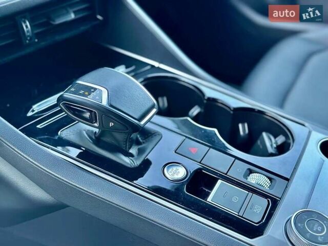 Сірий Фольксваген Туарег, об'ємом двигуна 3 л та пробігом 160 тис. км за 45800 $, фото 12 на Automoto.ua