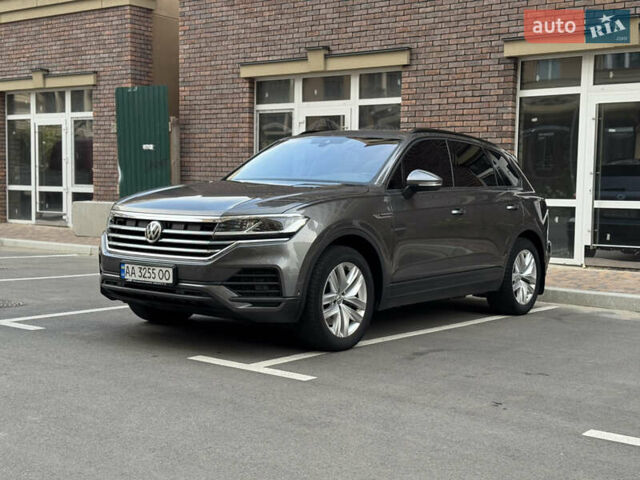 Сірий Фольксваген Туарег, об'ємом двигуна 3 л та пробігом 253 тис. км за 32900 $, фото 2 на Automoto.ua