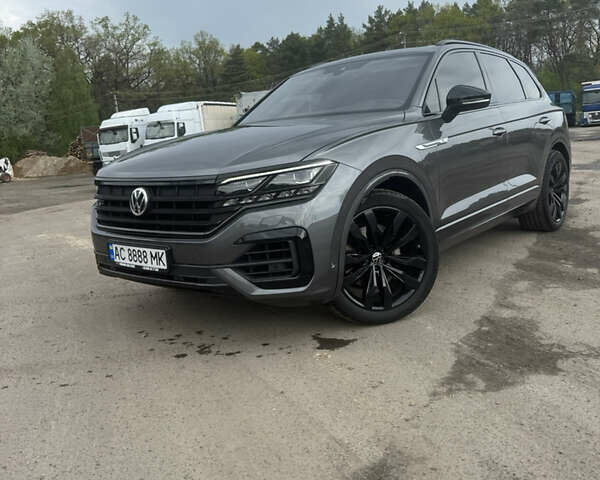 Серый Фольксваген Туарег, объемом двигателя 2.97 л и пробегом 128 тыс. км за 57500 $, фото 20 на Automoto.ua