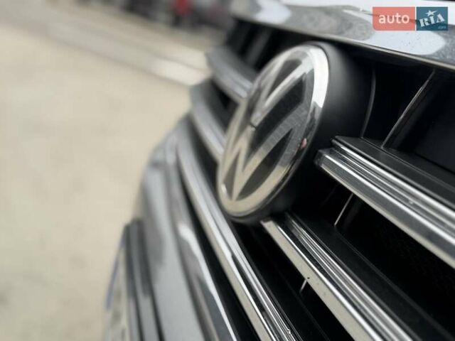 Серый Фольксваген Туарег, объемом двигателя 3 л и пробегом 246 тыс. км за 41750 $, фото 47 на Automoto.ua
