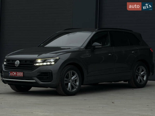 Сірий Фольксваген Туарег, об'ємом двигуна 3 л та пробігом 182 тис. км за 46000 $, фото 2 на Automoto.ua