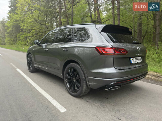 Серый Фольксваген Туарег, объемом двигателя 2.97 л и пробегом 128 тыс. км за 57500 $, фото 11 на Automoto.ua