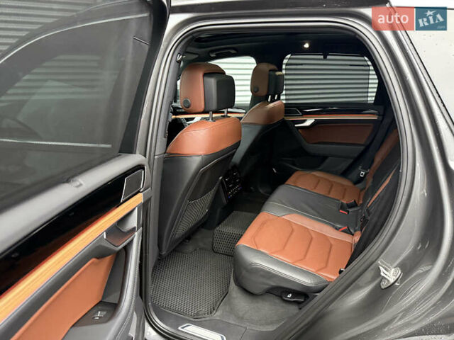 Серый Фольксваген Туарег, объемом двигателя 3 л и пробегом 85 тыс. км за 56500 $, фото 72 на Automoto.ua