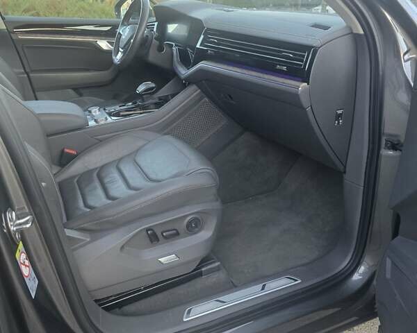 Сірий Фольксваген Туарег, об'ємом двигуна 2.97 л та пробігом 71 тис. км за 57900 $, фото 33 на Automoto.ua