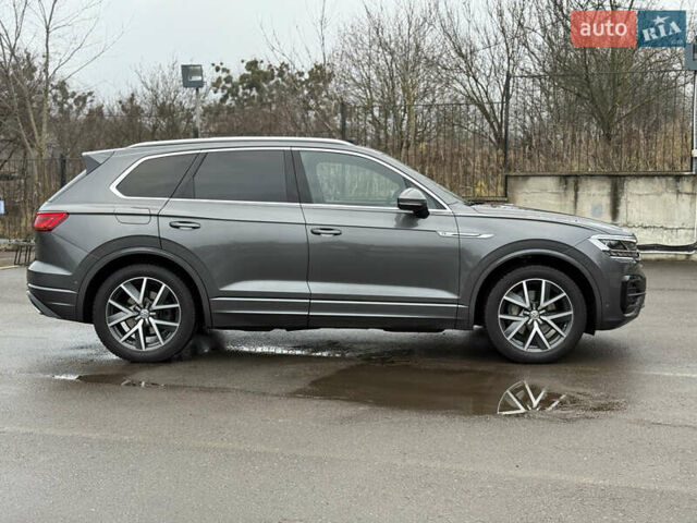 Серый Фольксваген Туарег, объемом двигателя 3 л и пробегом 85 тыс. км за 56500 $, фото 23 на Automoto.ua