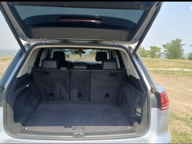 Серый Фольксваген Туарег, объемом двигателя 3 л и пробегом 79 тыс. км за 40500 $, фото 6 на Automoto.ua